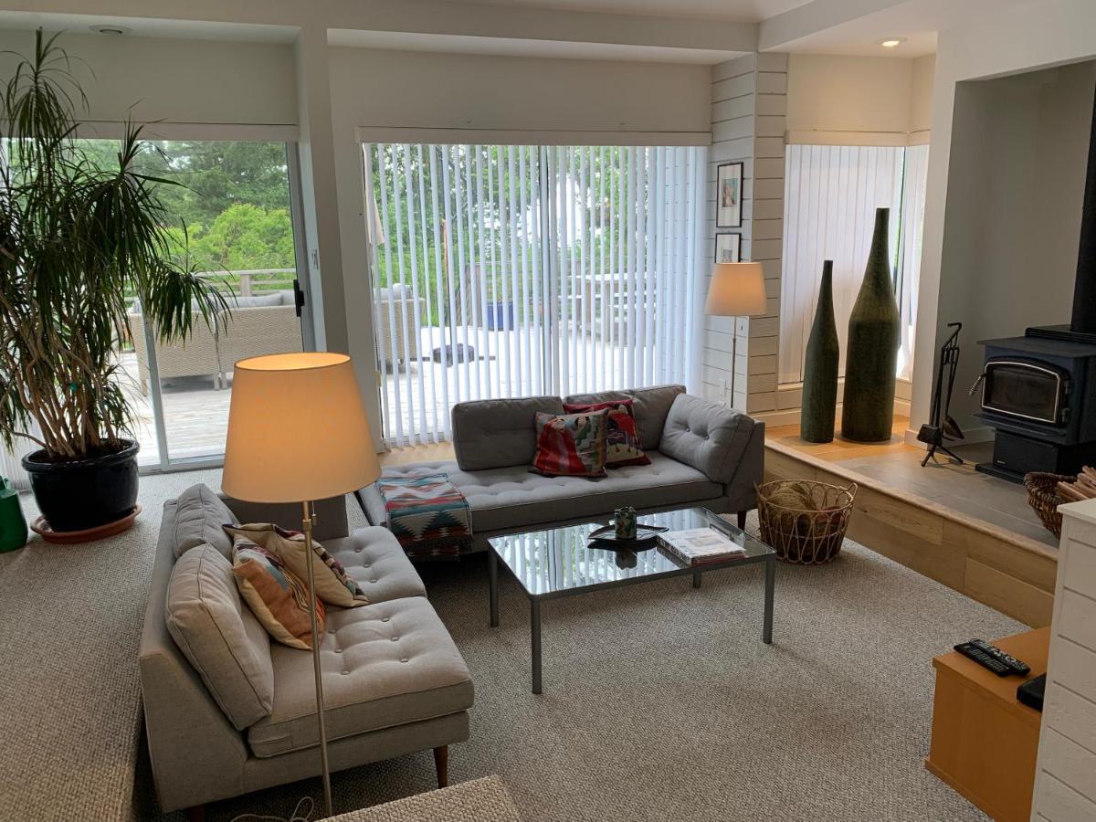 Forest By The Sea Rentals Merville Exterior photo